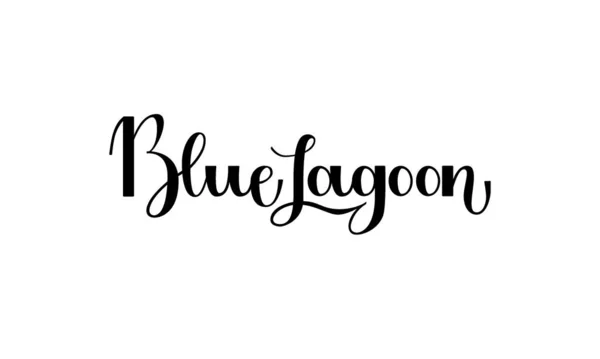 Lettering Blue Lagoon isolerad på vit bakgrund för tryck, design, bar, meny, erbjudanden, restaurang. Modern handritad bokstäver etikett för alkohol cocktail Blue Lagoon. — Stock vektor