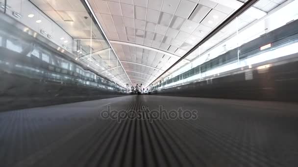 Aeropuerto de la acera móvil - material de archivo — Vídeos de Stock