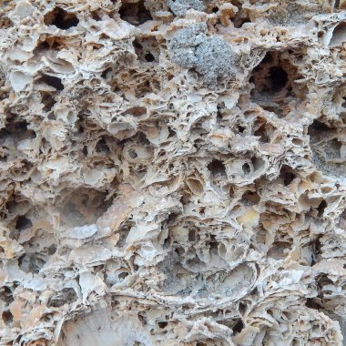 Kum taşı dokusu. Doğal şekilli kumtaşı eşsiz bir doku ve zemin yaratır..