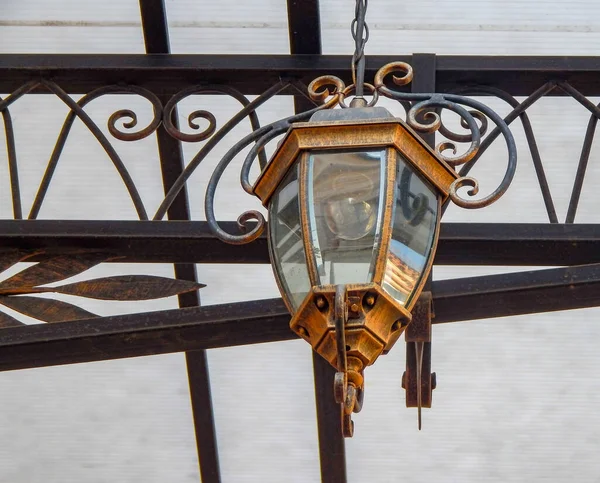 Street lamp mounted on a pole, horizontal photo — Stock Photo, Image