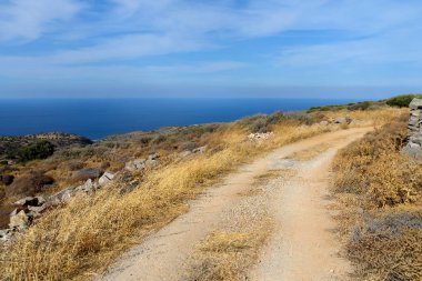 Dağlarda yol. Girit, Yunanistan.
