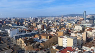 Barselona 'nın Panoraması. Poblenou bölgesinden şehrin havadan görüntüsü.