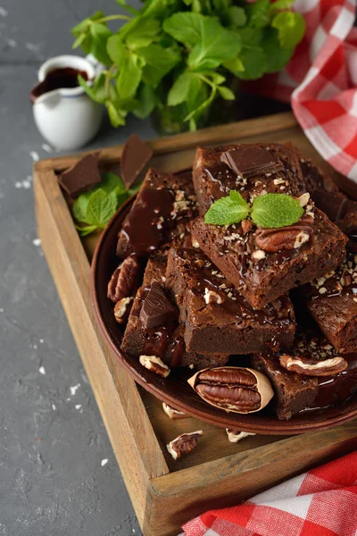 Brownies de chocolate con nueces —  Fotos de Stock