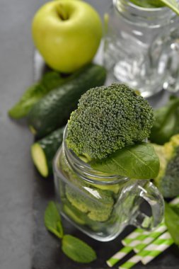 Yeşil smoothies için taze malzemeler