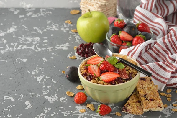 Muesli with a fresh strawberries and figs — Stock Photo, Image