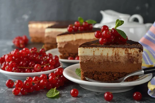 Triple choklad tårta — Stockfoto