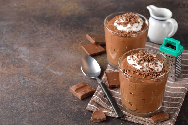 bir bardak çikolata mousse