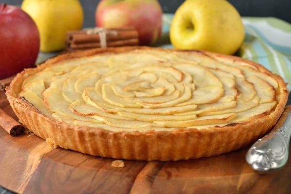 Традиционный французский яблочный пирог — стоковое фото
