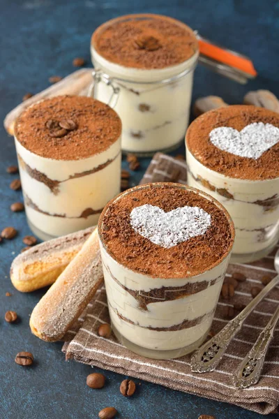 Postre tiramisú de cerca —  Fotos de Stock