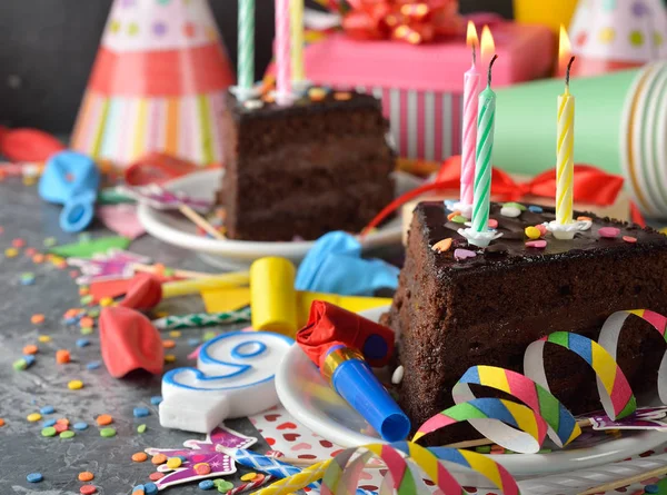 Bolo de aniversário de chocolate — Fotografia de Stock