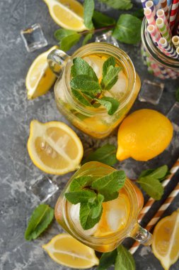 Limon ve Nane ile Çayı Tazeliyorum