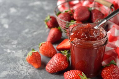 Doğal çilek reçeli