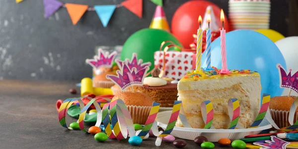 Birthday cake and various accessories for the holiday — Stock Photo, Image