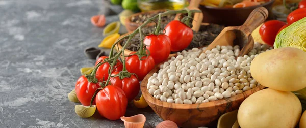 Grondstoffen voor vegetarische keuken — Stockfoto