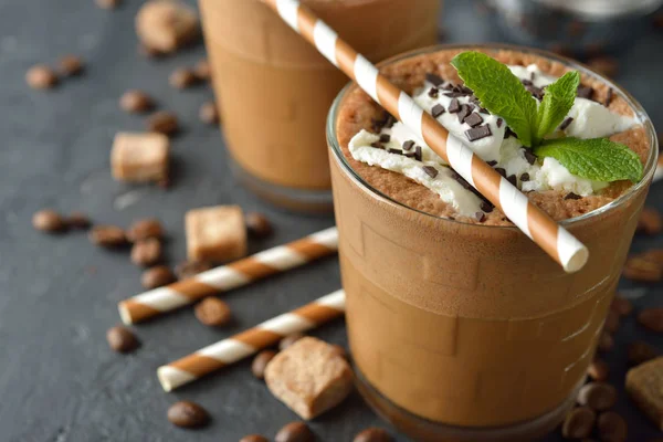 Milkshake met koffie en ijs — Stockfoto