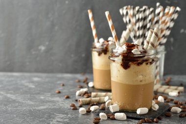 Soğuk frappe kremalı kahve