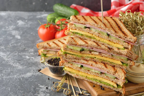 Sandwich with cucumber, cheese and ham — Stock Photo, Image