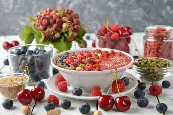 Диетические коктейли с ягодами — стоковое фото