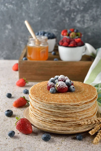 Çilek ile Pancakes — Stok fotoğraf