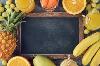 taze sıkılmış meyve suyu