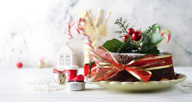 Geleneksel Noel meyveli pudingi