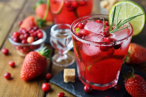Cocktail de cranberry com vodka — Fotografia de Stock