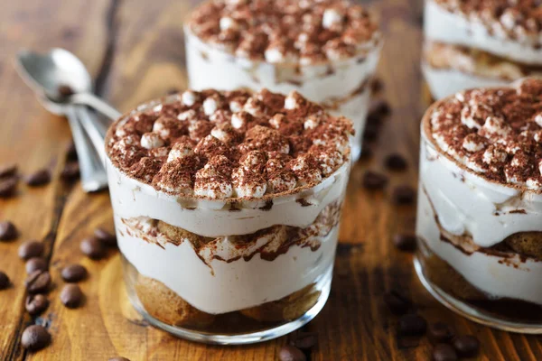 Dessert Tiramisù in un bicchiere — Foto Stock