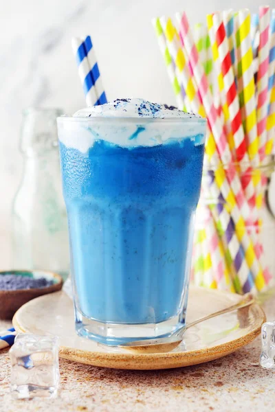 Γάλα Φραπέ Matcha Μπλε Τσάι Γκρι Φόντο — Φωτογραφία Αρχείου