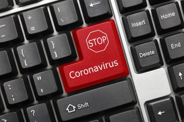 Siyah kavramsal klavyeye yakın görünüm - Coronavirus (DUR sembollü kırmızı tuş)
