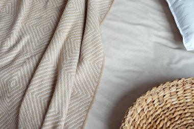 Kış havası, yatak odasındaki şenlikli dekorasyon. Noel dekoru. Ev içinde hala hayat detayları var..