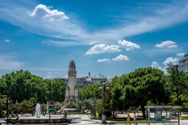 塞万提斯纪念碑广场德西班牙马德里，西班牙欧洲 — 图库照片
