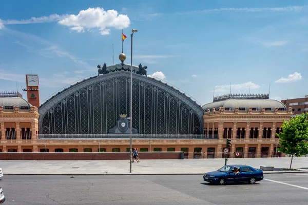 Madrid, Espanha - 17 de junho: A estação ferroviária de Atocha em 17 de junho — Fotografia de Stock
