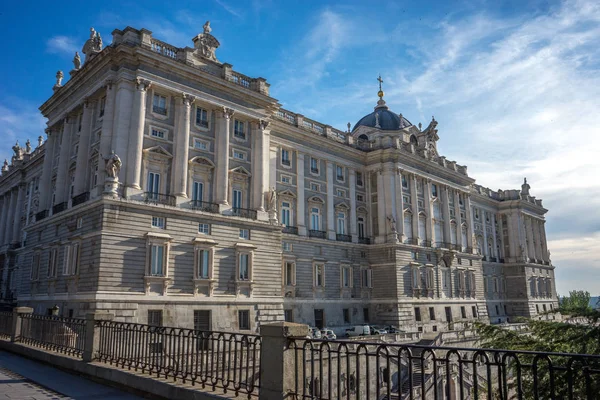 Мадрид, Испания - 17 июня: Королевский дворец в Мадриде, Испания, евро — стоковое фото