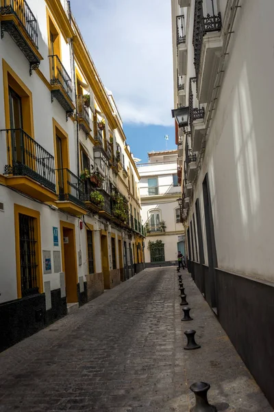 Ένα άδειο δρόμο στην πόλη της Sevile, Ισπανία, Ευρώπη — Φωτογραφία Αρχείου