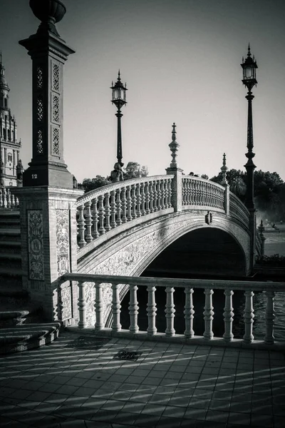 Ponte na Plaza de Espana em Sevilha, Espanha, Europa — Fotografia de Stock