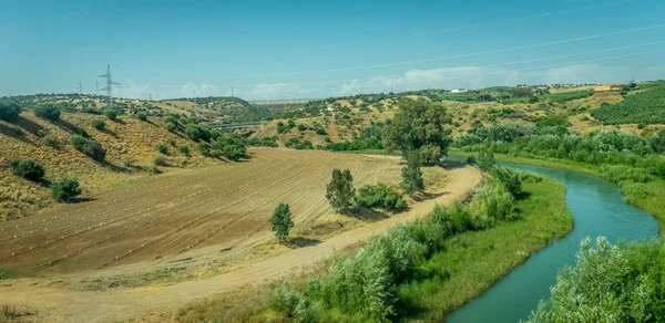 Βεράντα γεωργία με ένα ρεύμα στην ισπανική εξοχή, καλώδιο — Φωτογραφία Αρχείου