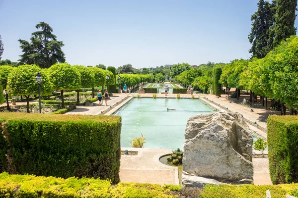 Jardines del castillo del Alcázar de los Reyes Cristianos en Córdoba —  Fotos de Stock
