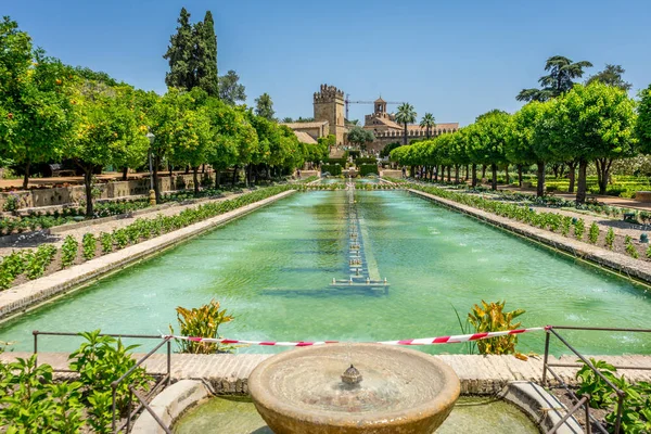 Alcazar de los Cristianos kale wih CI bir kulede Reyes.