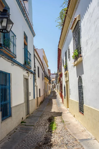 Cordoba, Spanje - 20 juni: De lege straten van Cordoba op juni — Stockfoto