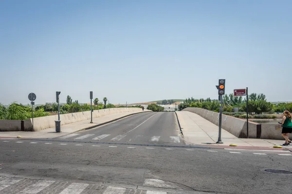 Pintu masuk ke Puente De Miraflores di Cordoba, Spanyol, Eropa — Stok Foto