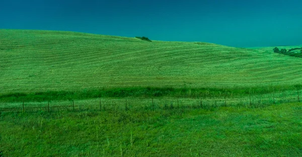 Verde, Montañas, Granjas y Campos en las afueras de Ronda — Foto de Stock
