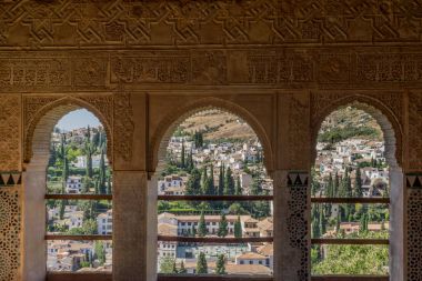 Ben görüntülemek Albayzin bölge Granada, İspanya,--dan a pencere