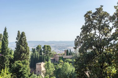 Alhambra üzerinden Generalife gard çan kulesi görünümünü
