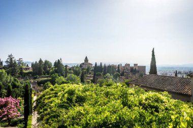 Alhambra üzerinden Generalife gard çan kulesi görünümünü