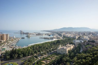Şehir manzarası ve liman, denize bakan Malaga deniz bağlantı noktası