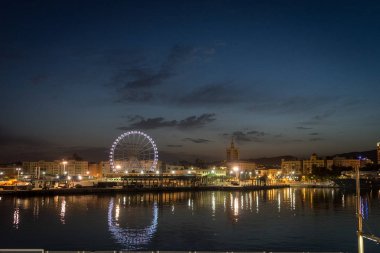 Malaga şehir ve dev tekerlek harbour, Malaga, İspanya'dan görünümünü