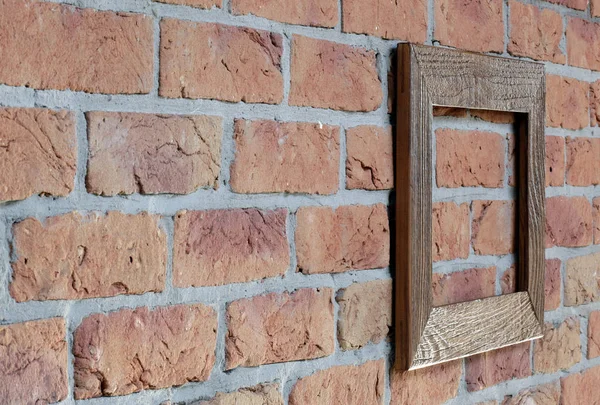 Alter Rahmen an Ziegelmauer — Stockfoto