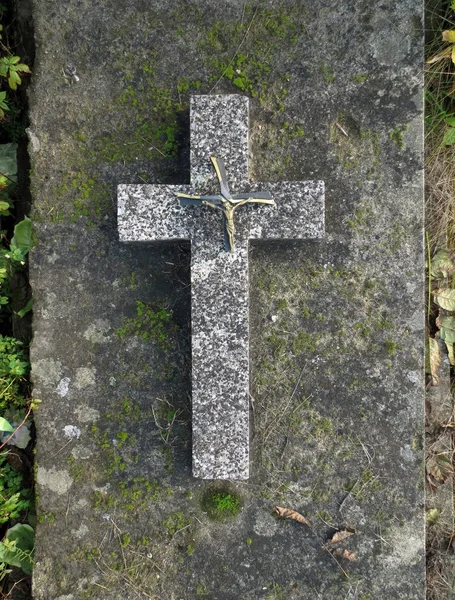 Abandoned grave on the cementary — Stock Photo, Image