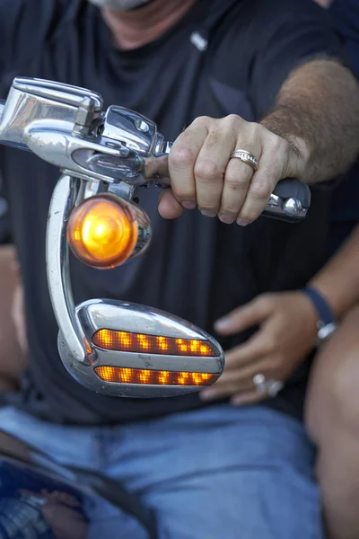 Motosiklet evli çift