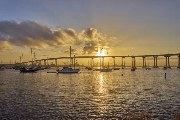 Altın saat başka bir güzel güneşli gün San Diego, Kaliforniya'da başlar. — Stok fotoğraf